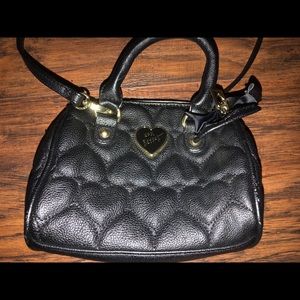 BETSEY JOHNSON BLACK CROSSBODY PURSE